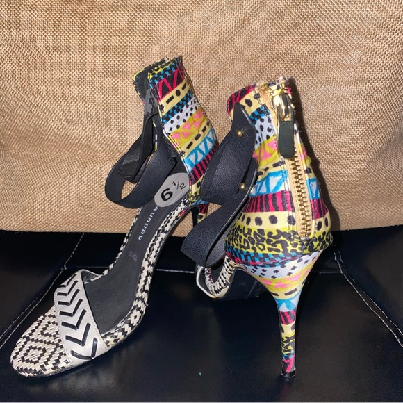 Chinese Laundry color Aztec tribal print heels - Picture 2 of 2